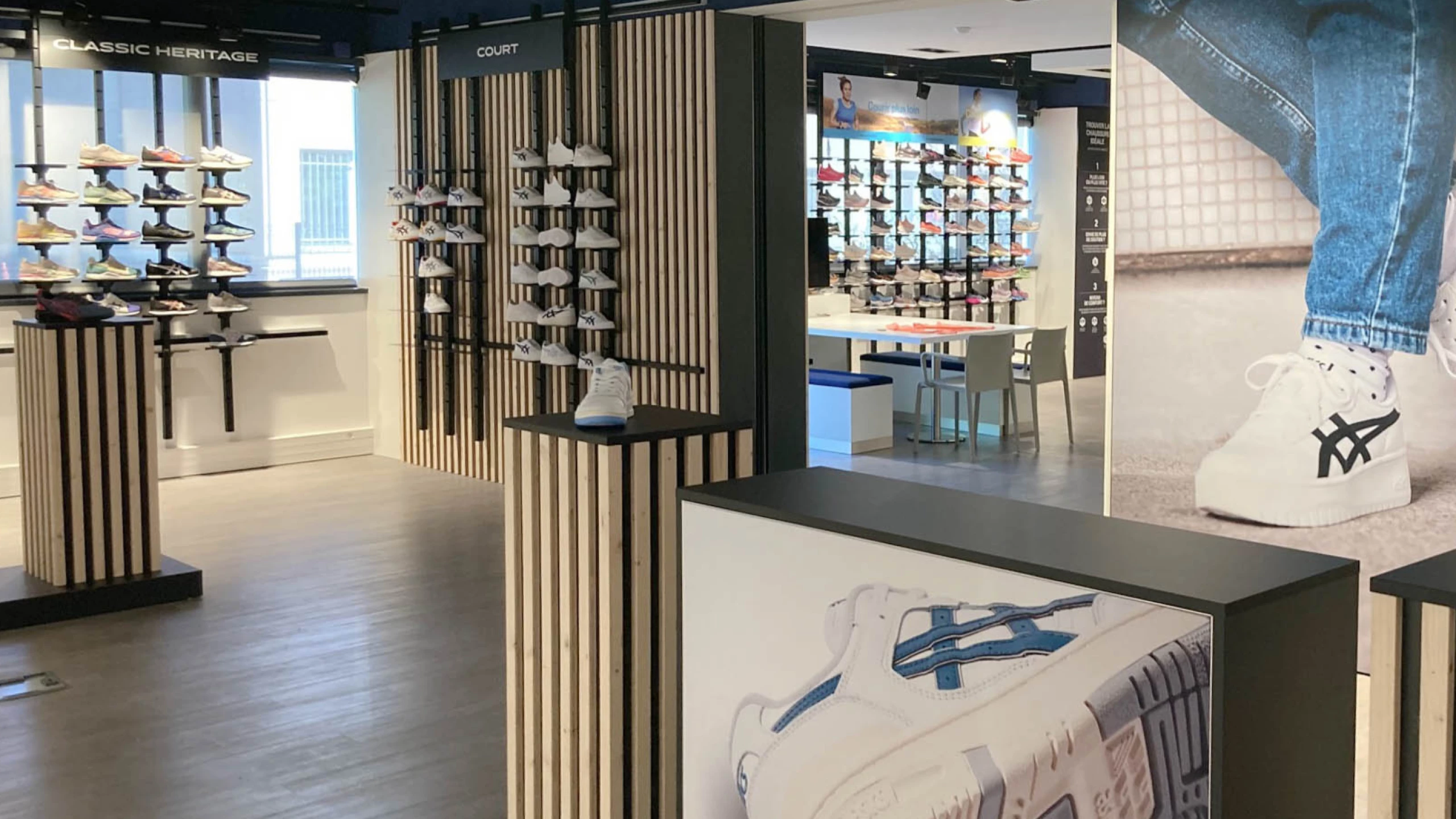 Showroom Asics